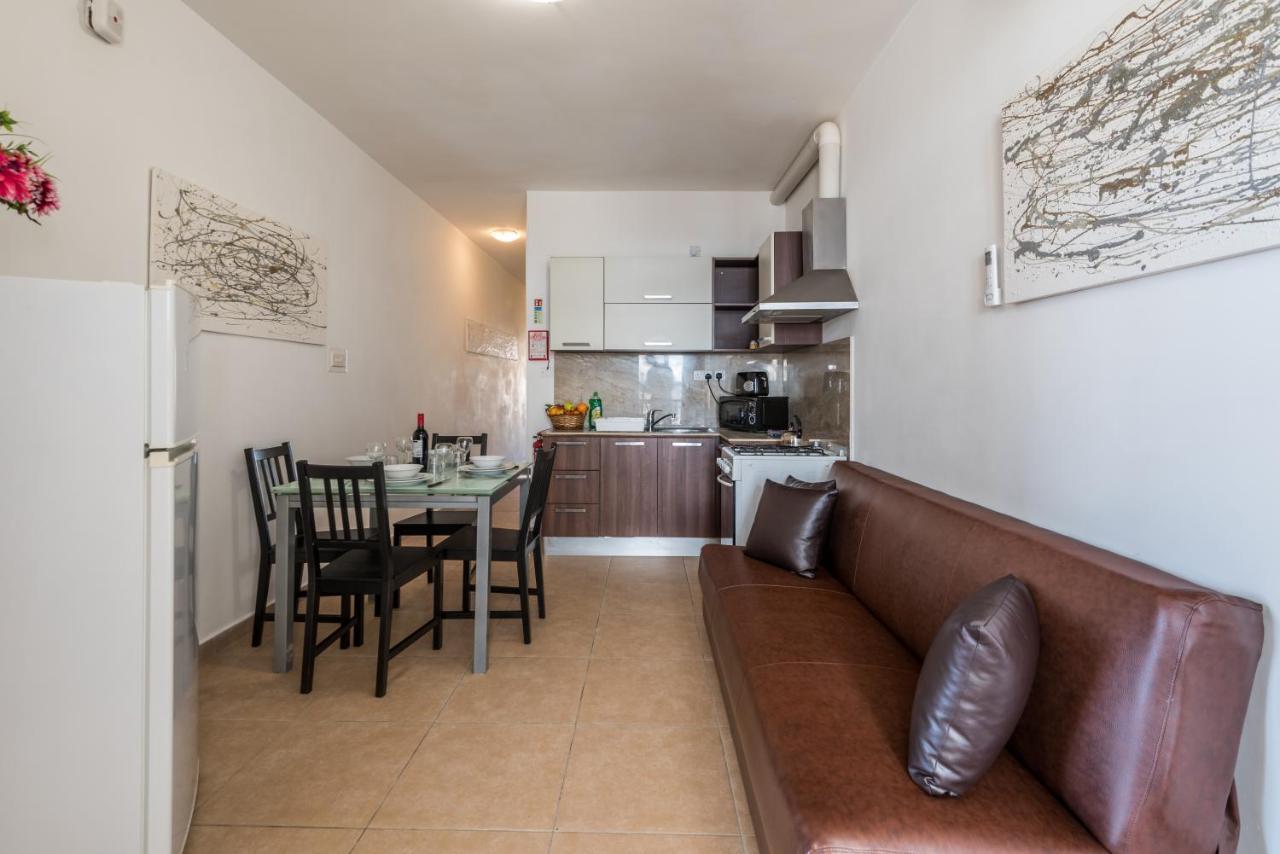Seashells 2 Bedroom Apartment With Sunny Terrace With Stunning Sea Views - By Getawaysmalta Bahía de San Pablo Exterior foto